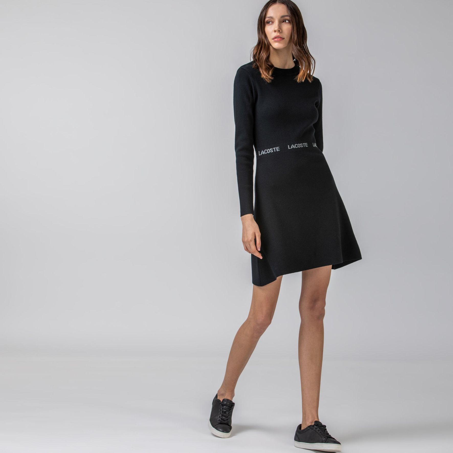 Платье Lacoste , цвет черный, для женщин Платье Lacoste , цвет черный, для женщин