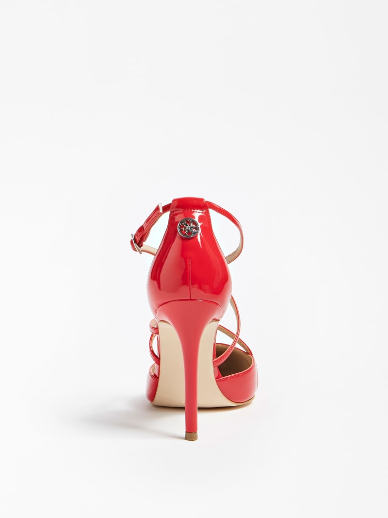 ЛАКИРОВАННЫЕ ЛОДОЧКИ CLAUDIE Guess ЛАКИРОВАННЫЕ ЛОДОЧКИ CLAUDIE Guess