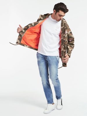 ПРИНТОВАННАЯ КУРТКА Guess