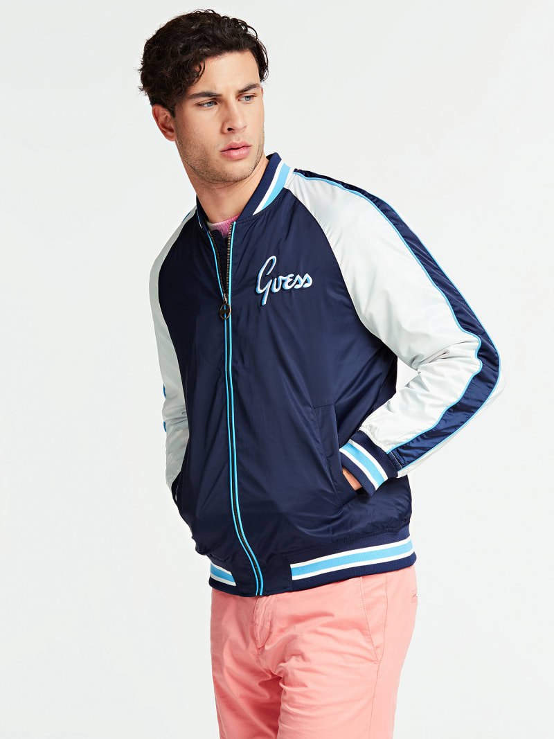 КУРТКА-БОМБЕР С ЛОГОТИПОМ СПЕРЕДИ И СЗАДИ Guess КУРТКА-БОМБЕР С ЛОГОТИПОМ СПЕРЕДИ И СЗАДИ Guess