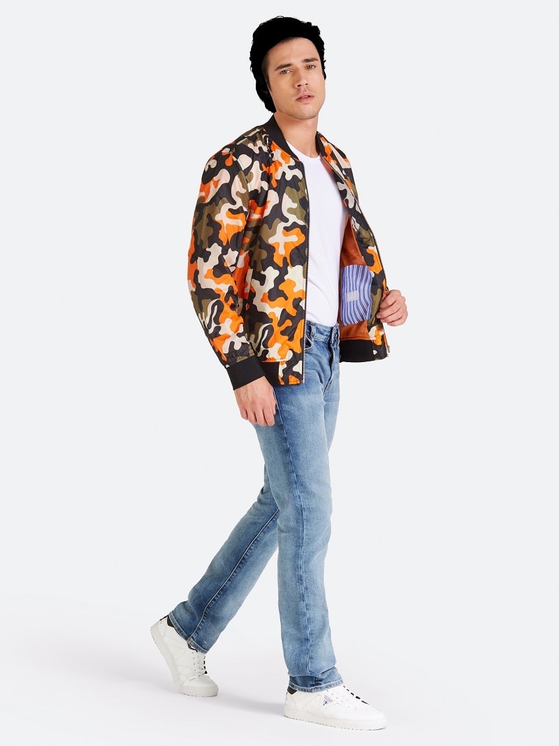 КУРТКА-БОМБЕР КАМУФЛЯЖНОЙ РАСЦВЕТКИ Guess КУРТКА-БОМБЕР КАМУФЛЯЖНОЙ РАСЦВЕТКИ Guess