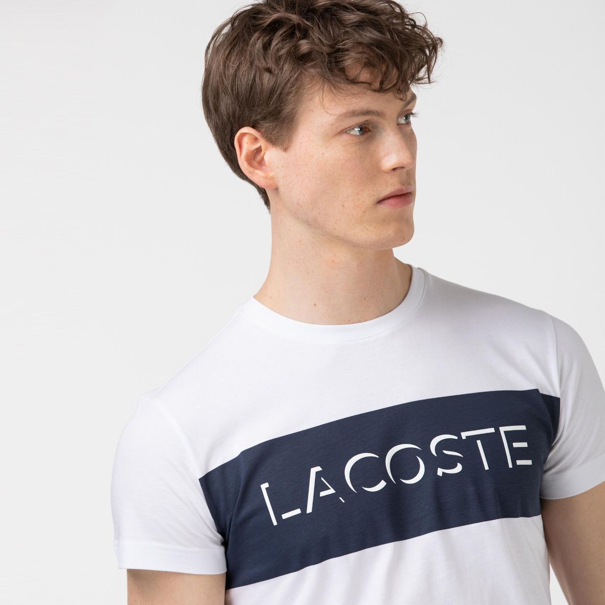 Футболка Lacoste , цвет белый, для мужчин Футболка Lacoste , цвет белый, для мужчин