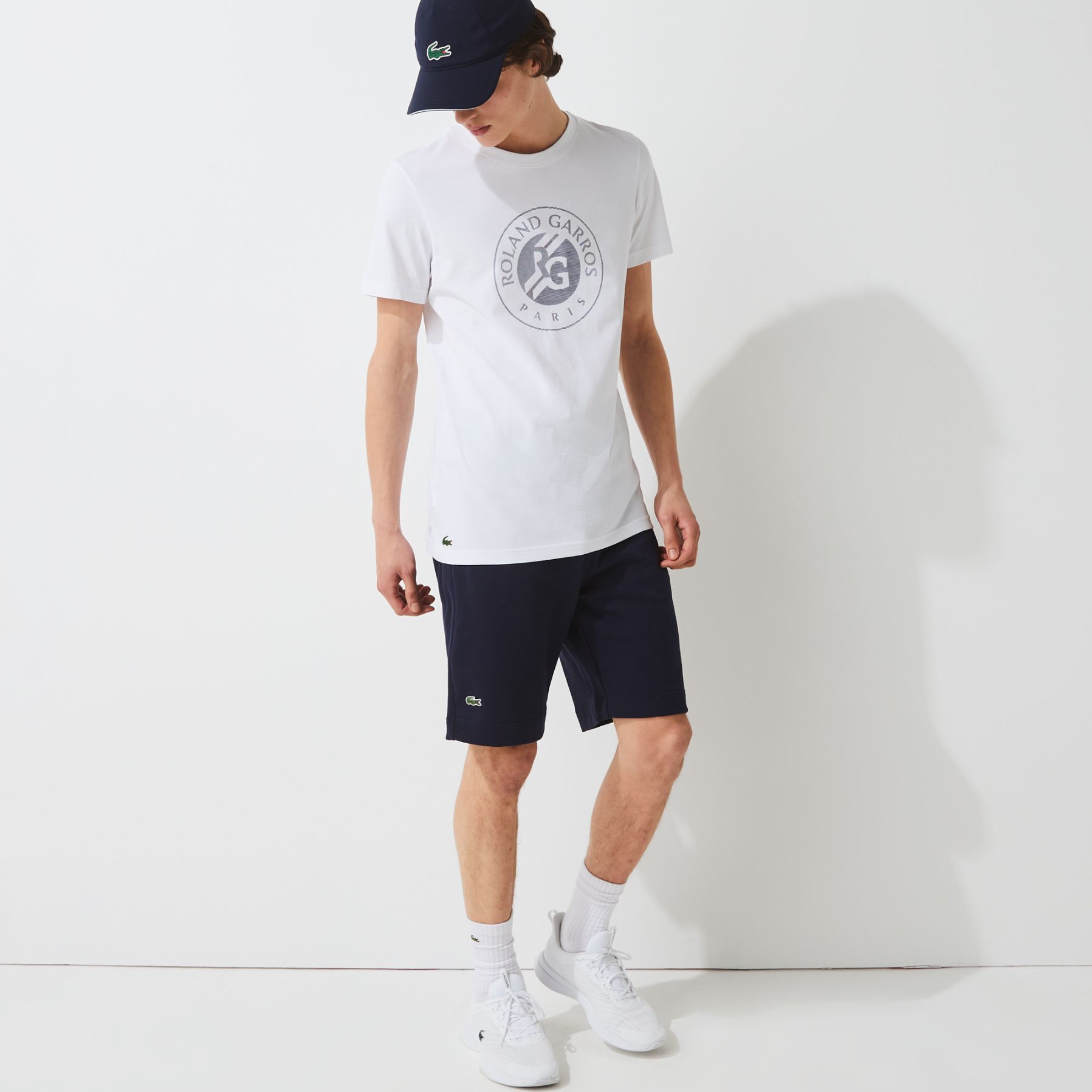 Футболка Lacoste ROLAND GARROS PERFORMANCE , цвет белый, для мужчин Футболка Lacoste ROLAND GARROS PERFORMANCE , цвет белый, для мужчин