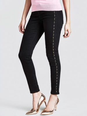 ОБЛЕГАЮЩИЕ ДЖЕГГИНСЫ С АППЛИКАЦИЯМИ Guess