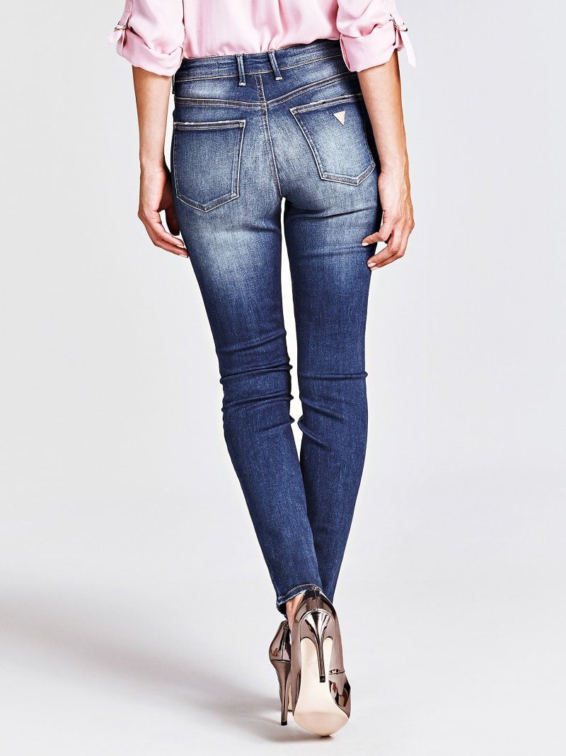 ПОТЕРТЫЕ ОБЛЕГАЮЩИЕ ДЖИНСЫ Guess ПОТЕРТЫЕ ОБЛЕГАЮЩИЕ ДЖИНСЫ Guess