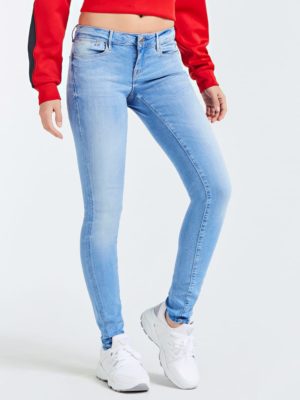 ДЖЕГГИНСЫ-СКИННИ Guess